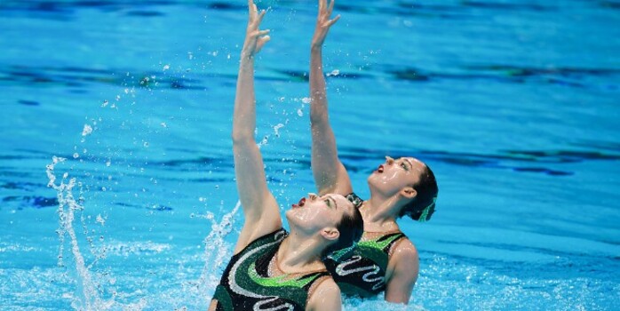 水上芭蕾!中国花样游泳再次演绎青蛇