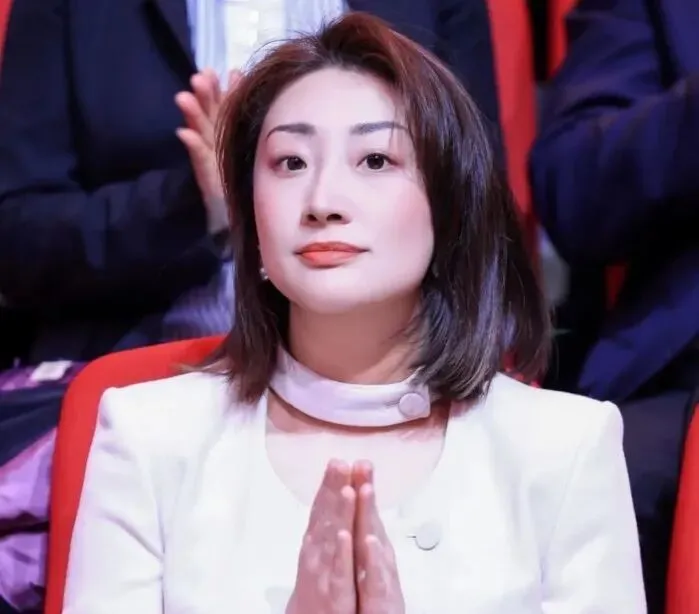 娃哈哈“内战”打到最残酷的时候,宗馥莉腹背受敌