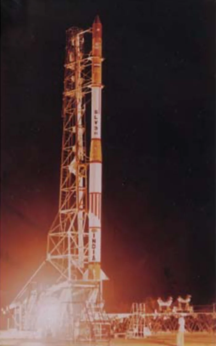 印度第一颗人造卫星发射升空（图源：ISRO）