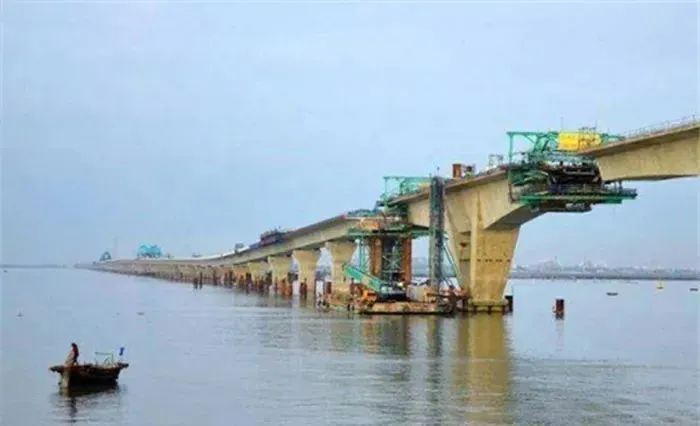 ● 越南新武沥县跨海大桥施工现场