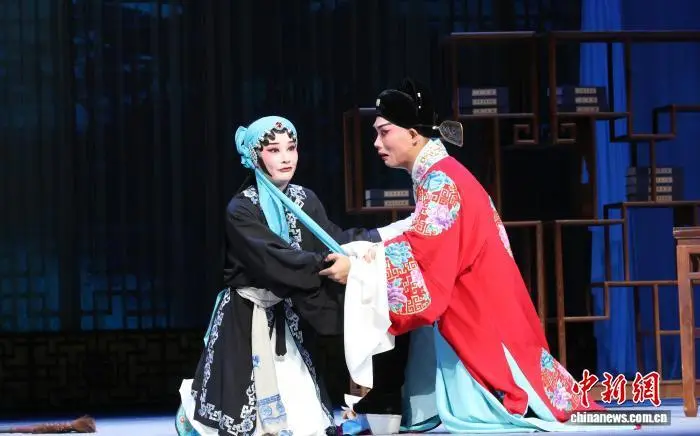 图为演出现场。中新社记者 刘占昆 摄