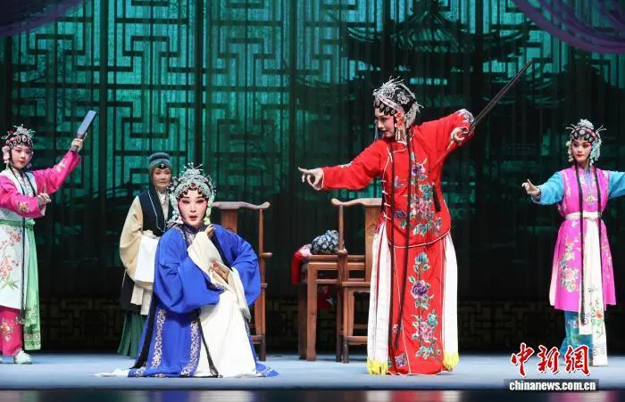 图为演出现场。中新社记者 刘占昆 摄
