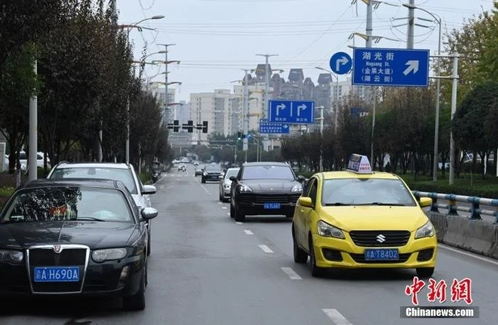 “阳了”居家工资怎么算？能算工伤吗？律师解答(在家隔离单位算什么假)