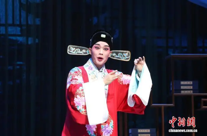 图为演出现场。中新社记者 刘占昆 摄