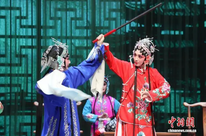 图为演出现场。中新社记者 刘占昆 摄