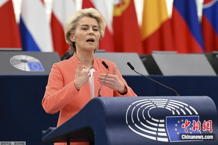 当地时间4月18日，欧盟委员会主席冯德莱恩在斯特拉斯堡向欧洲议会成员发表讲话。