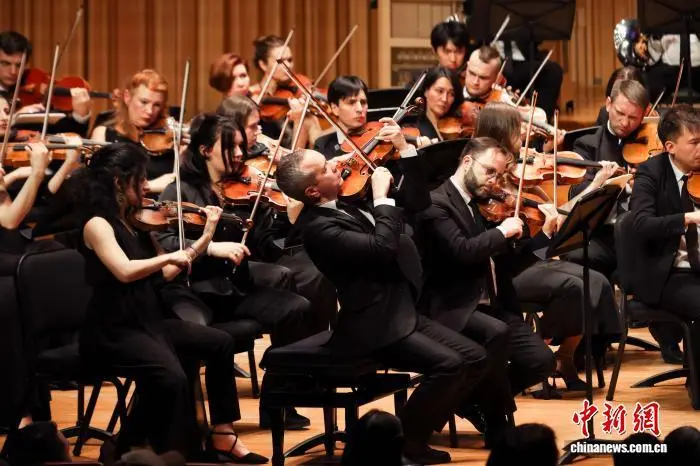 图为音乐永恒乐团演出现场。(西安音乐厅供图)