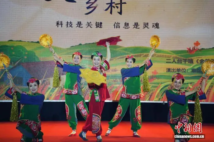 图为2025年黄河流域“大河长歌”民歌二人台传承发展交流展演活动现场　王琴　摄