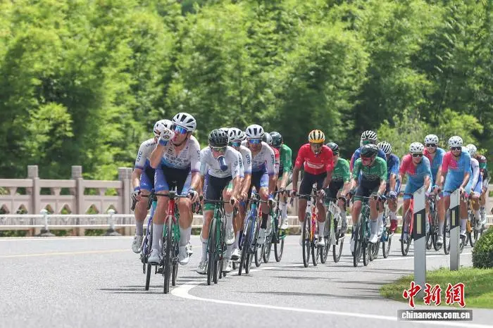 2025第十三届环鄱阳湖国际自行车大赛在江西上犹收官（图）