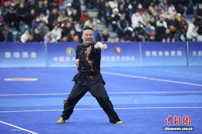 图为南拳项目选手正在进行比赛。　张芳芳 摄