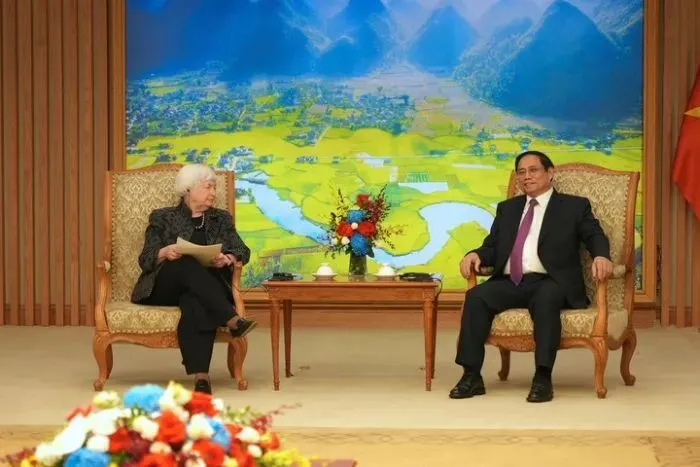 ▲美国财政部长珍妮特·耶伦7月20日访问河内，与越南总理范明政会面。（美联社）