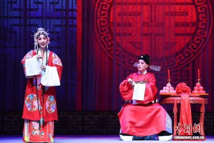 图为演出现场。中新社记者 刘占昆 摄