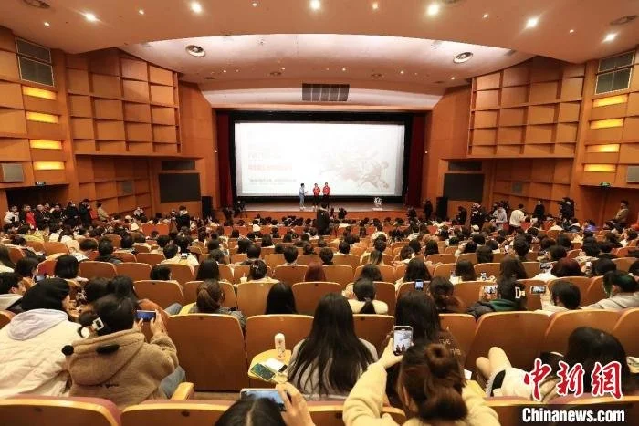 《中国乒乓》主创走进华理校园 与师生共话乒乓精神(华东理工大学乒乓球队名单)