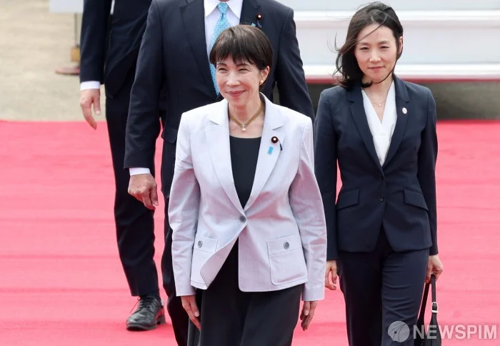 日本首相高市早苗5月19日下午抵达大邱国际机场，对韩国进行访问。纽斯频通讯社