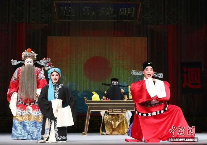 图为演出现场。中新社记者 刘占昆 摄