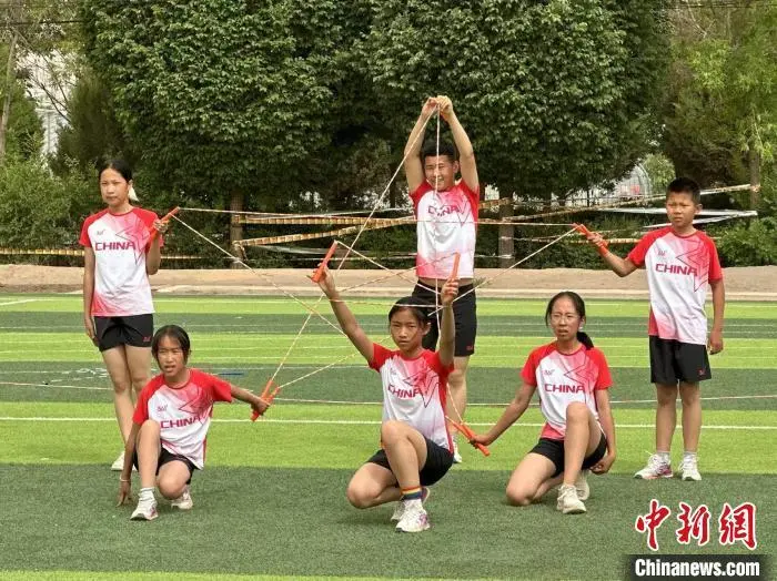 图为学校“致远跳绳队”进行展演 戴文昌 摄