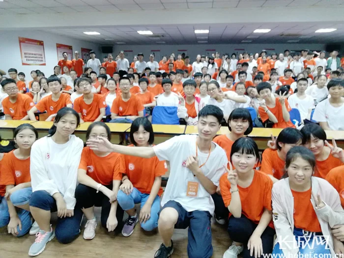 寒门学子庞众望|“学霸”的世界不仅有天赋，更有自律-庞众望休学了