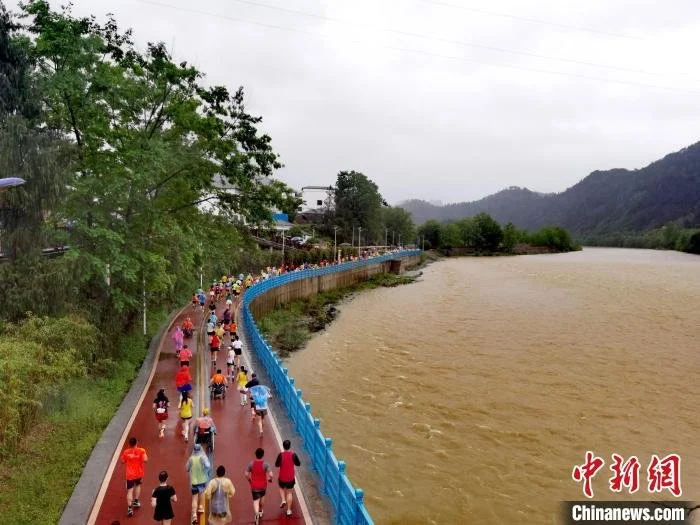 2023贵州铜仁·梵净山马拉松雨中开跑-铜仁马拉松报名条件