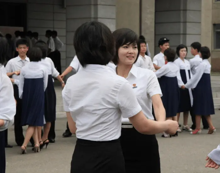 朝鲜新时尚，对着中国电视剧学汉语