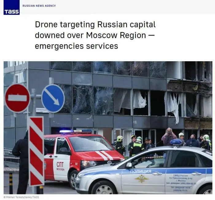 当地时间8月1日凌晨，俄罗斯莫斯科一处办公楼遭无人机袭击。图片来源：塔斯社报道截图