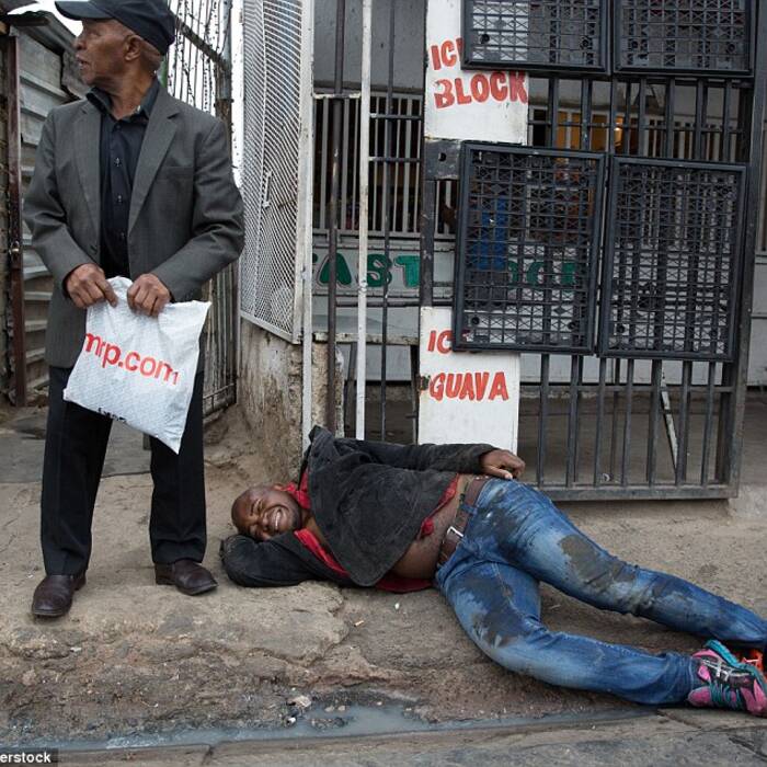 一名外国人在街头被屠杀全程