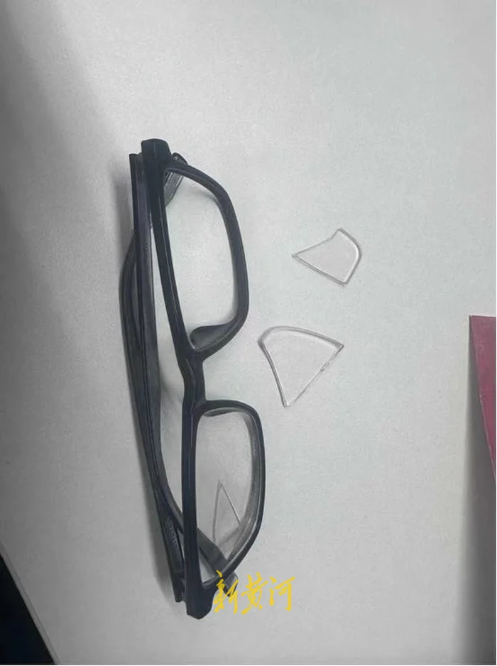 被打碎的眼镜