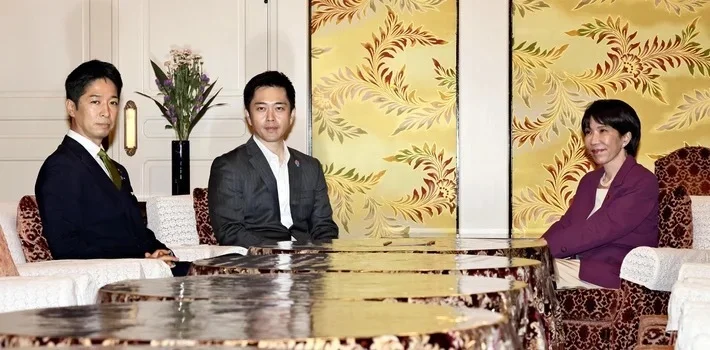 （左起）日本维新会共同党首藤田文武、日本维新会党首吉村洋文和自民党总裁高市早苗15日举行会谈。图自日媒
