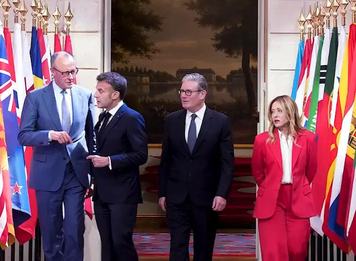 17日，默茨、马克龙、斯塔默和梅洛尼齐聚巴黎 视频截图