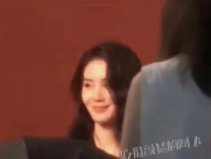 刘诗诗拍广告儿子来探班 一脸宠溺藏不住