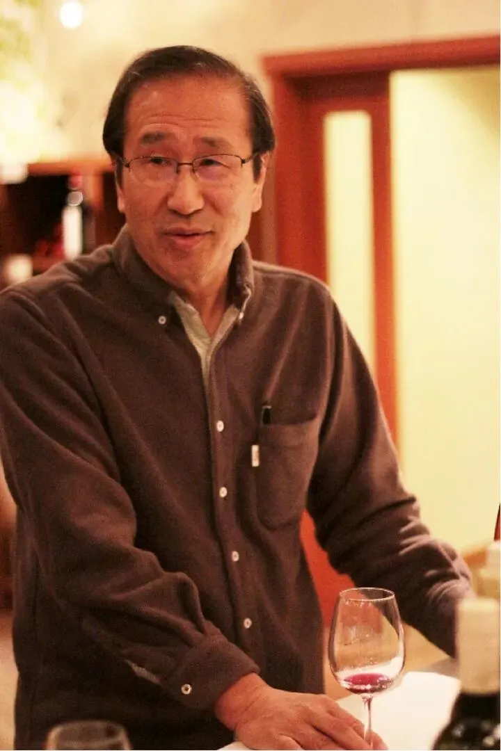 北川在一家酿酒厂品尝提取自发酵葡萄的乙醇丨icems.kyoto-u.ac.jp
