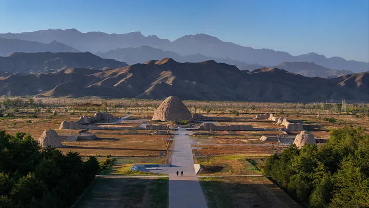 这是西夏帝陵3号陵（2024年10月10日摄，无人机照片）。新华社记者 冯开华 摄
