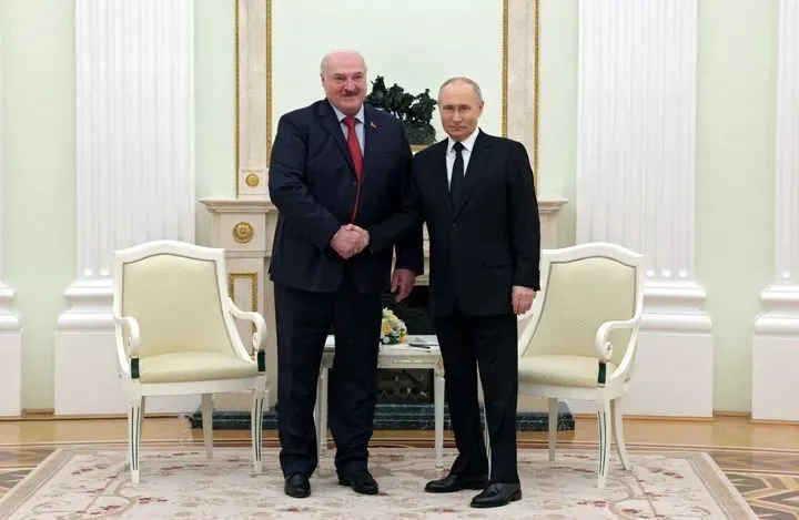 ▲4月11日，俄罗斯总统普京（右）与白俄罗斯总统卢卡申科在莫斯科会晤。（路透社）