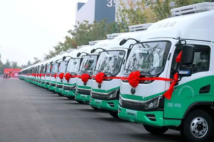 国内单批次最大！宇通230台氢燃料轻卡交付260台战略签约