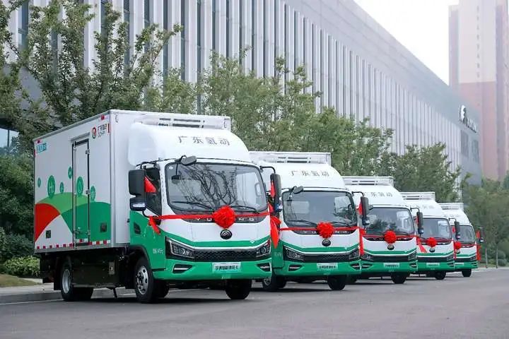 国内单批次最大！宇通230台氢燃料轻卡交付260台战略签约