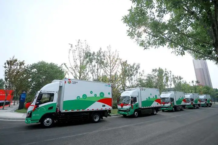 国内单批次最大！宇通230台氢燃料轻卡交付260台战略签约