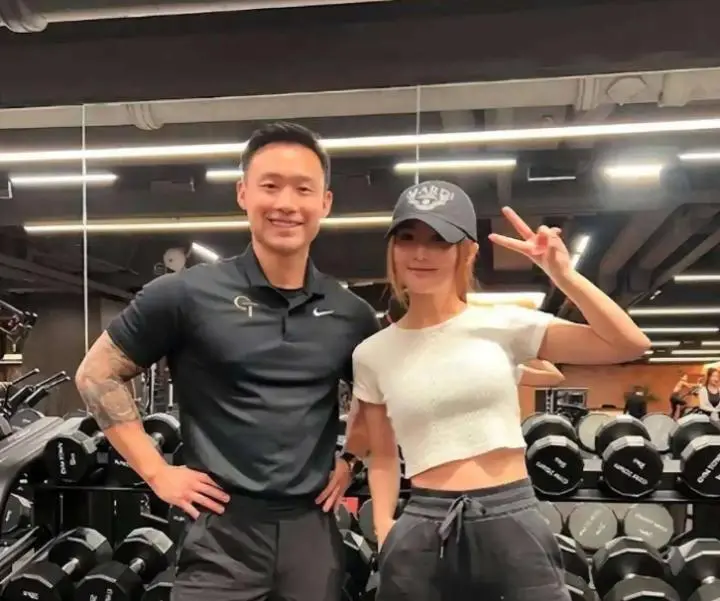 43岁阿Sa蔡卓妍官宣再婚 男方是小10岁的健身教练