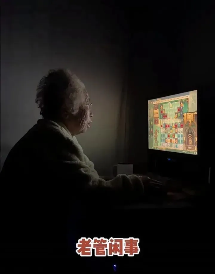 阿珍玩遊戲不開燈，叛逆回應小柒的勸告