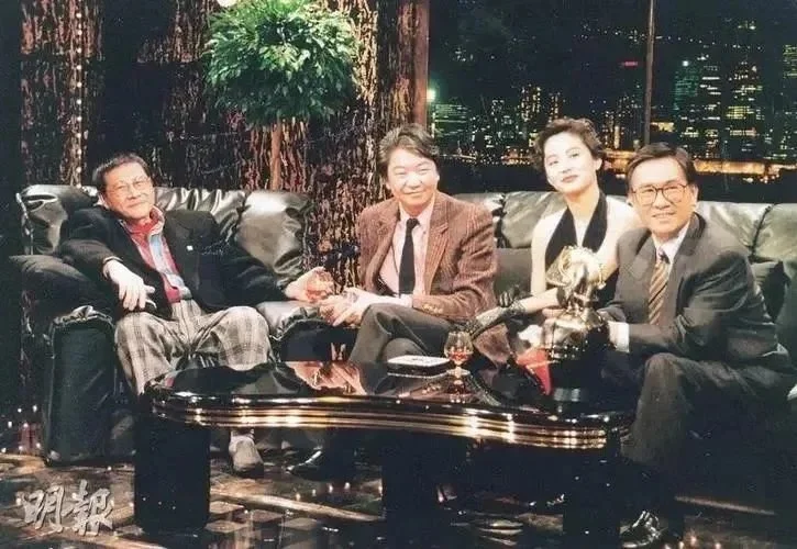 左起：倪匡、蔡瀾、林青霞、黃霑