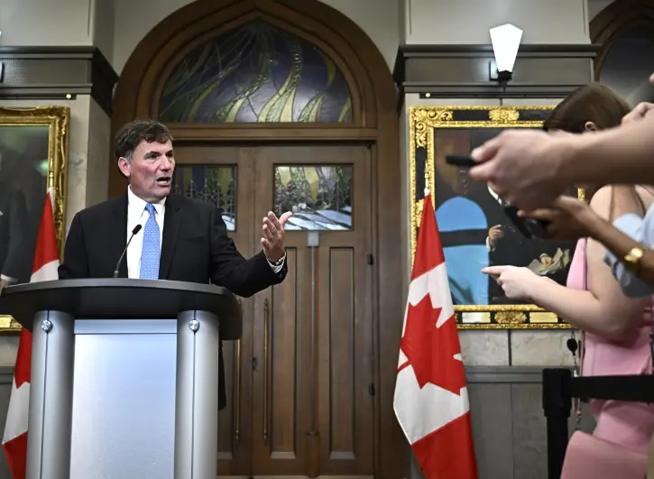 9月7日，加拿大公共安全部长勒布朗宣布任命霍格为新任调查官员/美联社