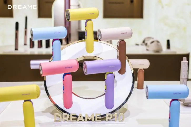 AWE2026现场 追觅科技发布多款个护新品：手机大小吹风机、干发造型一体