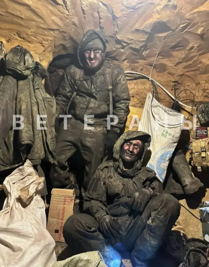 潜入天然气管道的俄军队员在地底集结