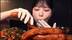 韩国的烤肠有什么特殊？最绝的竟然是蘸酱？韩国女生来揭秘