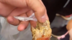 网友爆料鸡腿大量生蛆，正新鸡排回应