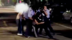 醉酒男子挥拳袭警，被合力制服后大喊“不要动我”