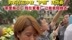 妈妈在花中放护照迎接高考女儿：她高考结束想去国外玩，我在家看厂，让爸爸陪她去
