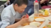 令人窒息！北大“韦神”食堂吃饭被多人轮番拍照，此前他称已受舆论影响