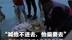 “喊他不进去，他偏要去”男子三亚下海溺亡 妻子崩溃大哭 家属：哥哥可能没听到嫂子劝阻 正和旅游团协商处理