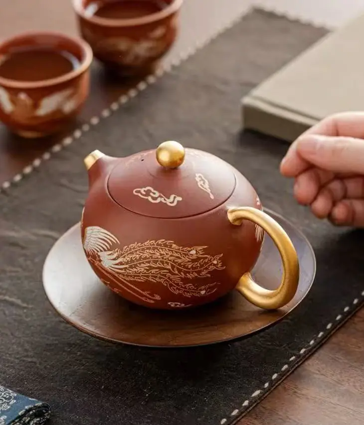 这盏西施壶太惊艳！纯金手绘龙凤图，倾茶瞬间如凤鸣啼_凤凰网