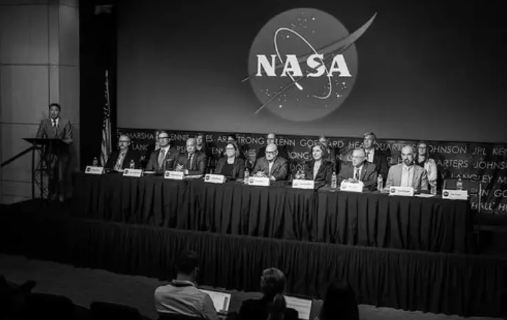5月，NASA的UAP独立研究工作组召开了一次会议。图片来源：NASA/Joel Kowsky