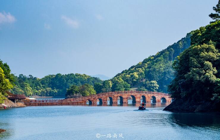 到江西九江旅行,很多人直奔廬山,實際上九江境內還有很多美麗的風景區